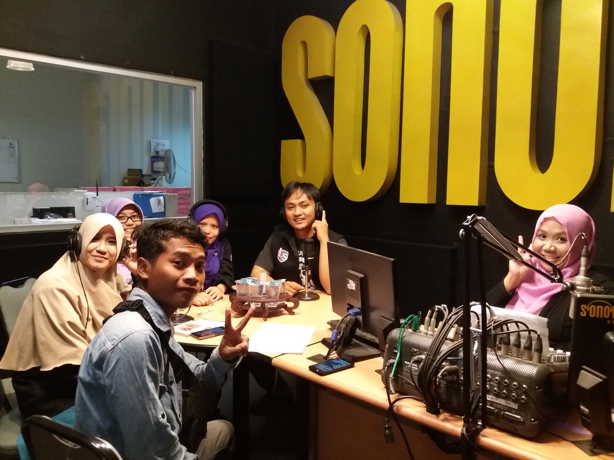 Sahabat sonora sudah ada di #KupasKomunitas bersama <a href="/HannaNeyny/">Hanna Neyny</a> dan juga sore ini kedatangan tamu dari @LSSemarang