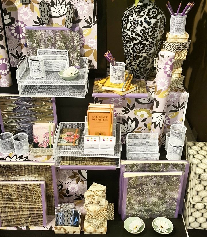 Combinacions blanc, negre, lila i algun toc taronja i cru. 👉Elegant!
No fa falta dir res més.
#KonemaBCN #Barcelona