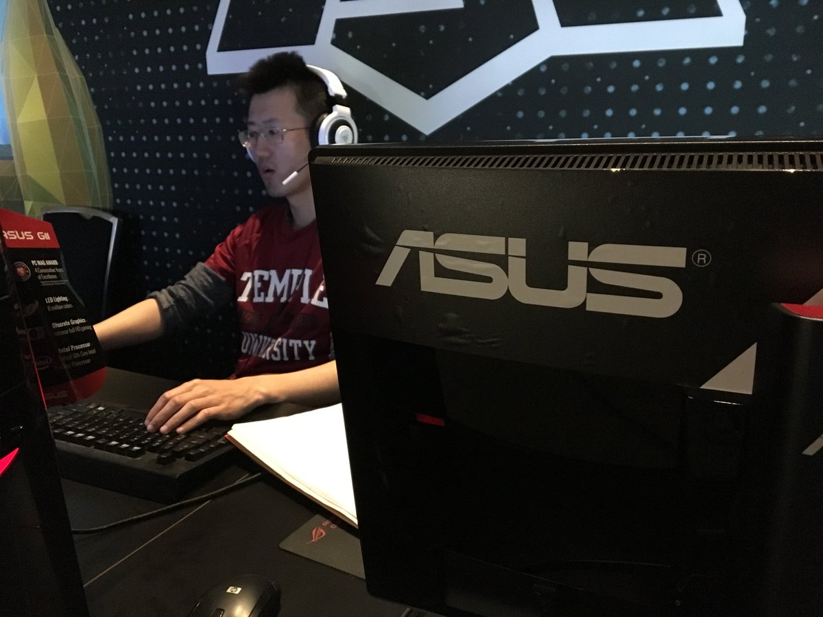 playvs_college's tweet photo. GAME 5 INCOMING ON https://t.co/cHhZpcncS6: Suppy vs. samcro! #DHATX16 #ROGDH https://t.co/FKQJecdjFE