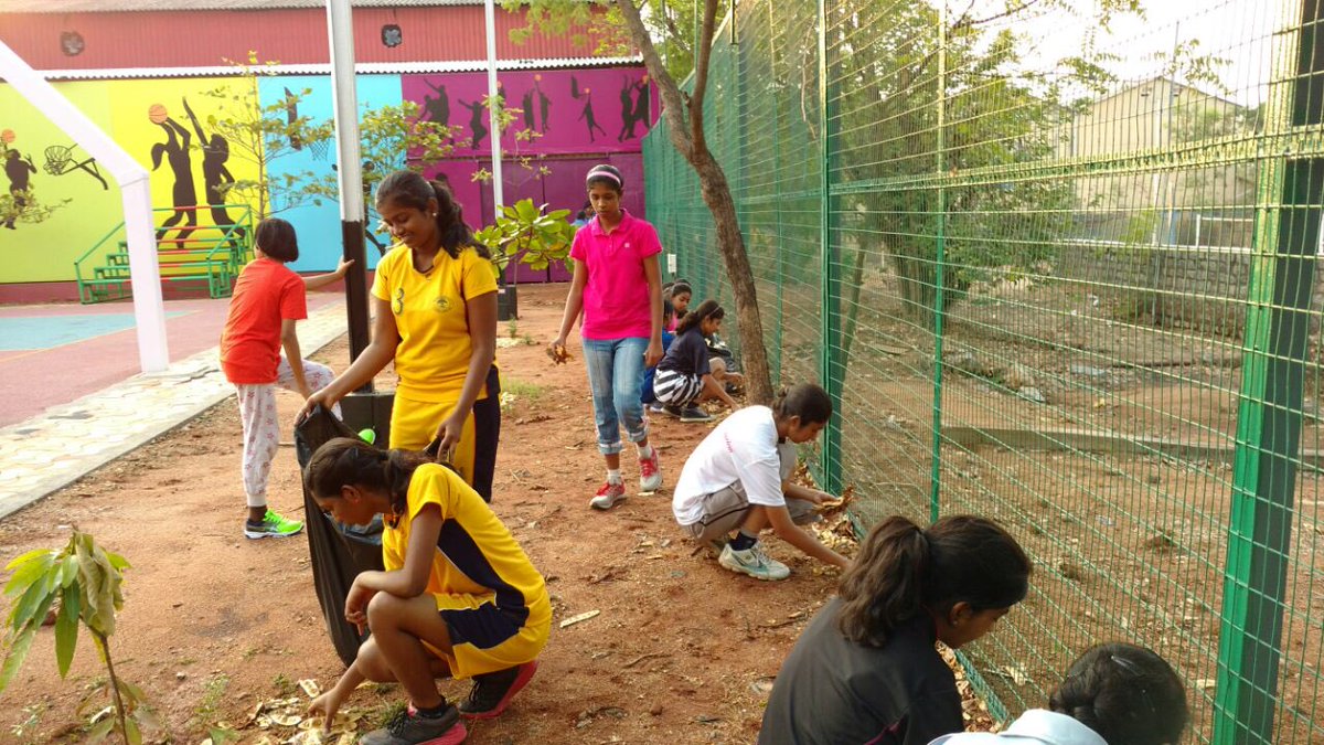 gmscrailway's tweet photo. Shramadaan to clean up 70 acre Rly Sports Complex at Sec'bad by SCRSA members and RSC users. Great efforts. https://t.co/v3dP1gNAje