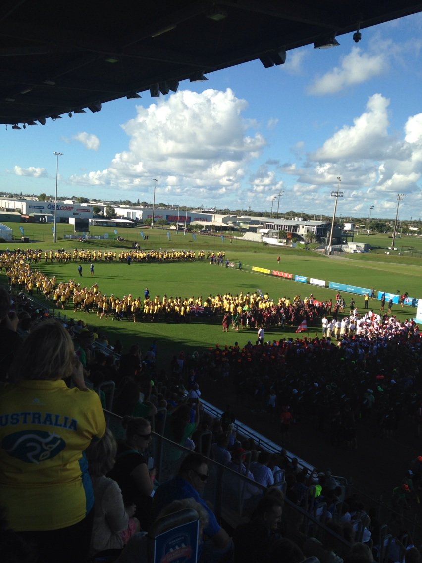 Loftea's tweet image. Dwarfed by the #Aussies though. @hawaiianairlines #ivfva&apos;aworldsprintchamps #aocra #outriggers @9NewsBrisbane