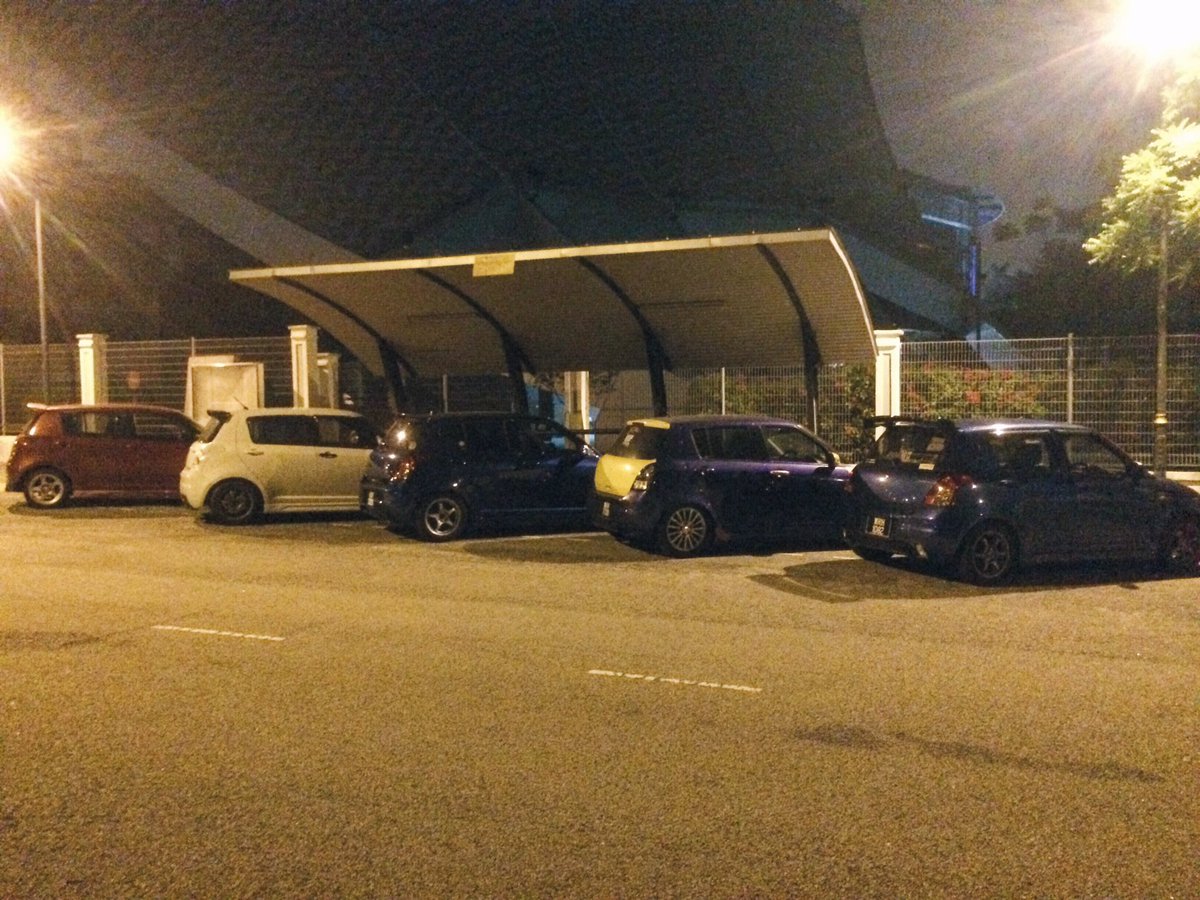 domgraphy's tweet image. Suatu malam yang suam suam kuku #noclub