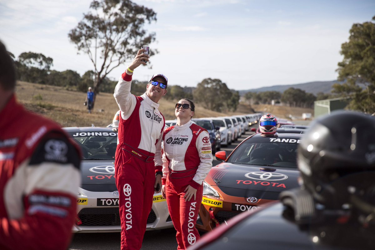 Time to wrap things up at the #Festivalof86 but first, let me take a selfie. Great 📸 of <a href="/JnrJohnson/">Steve Johnson</a> &amp; <a href="/LeanneTander/">Leanne Tander</a>!
