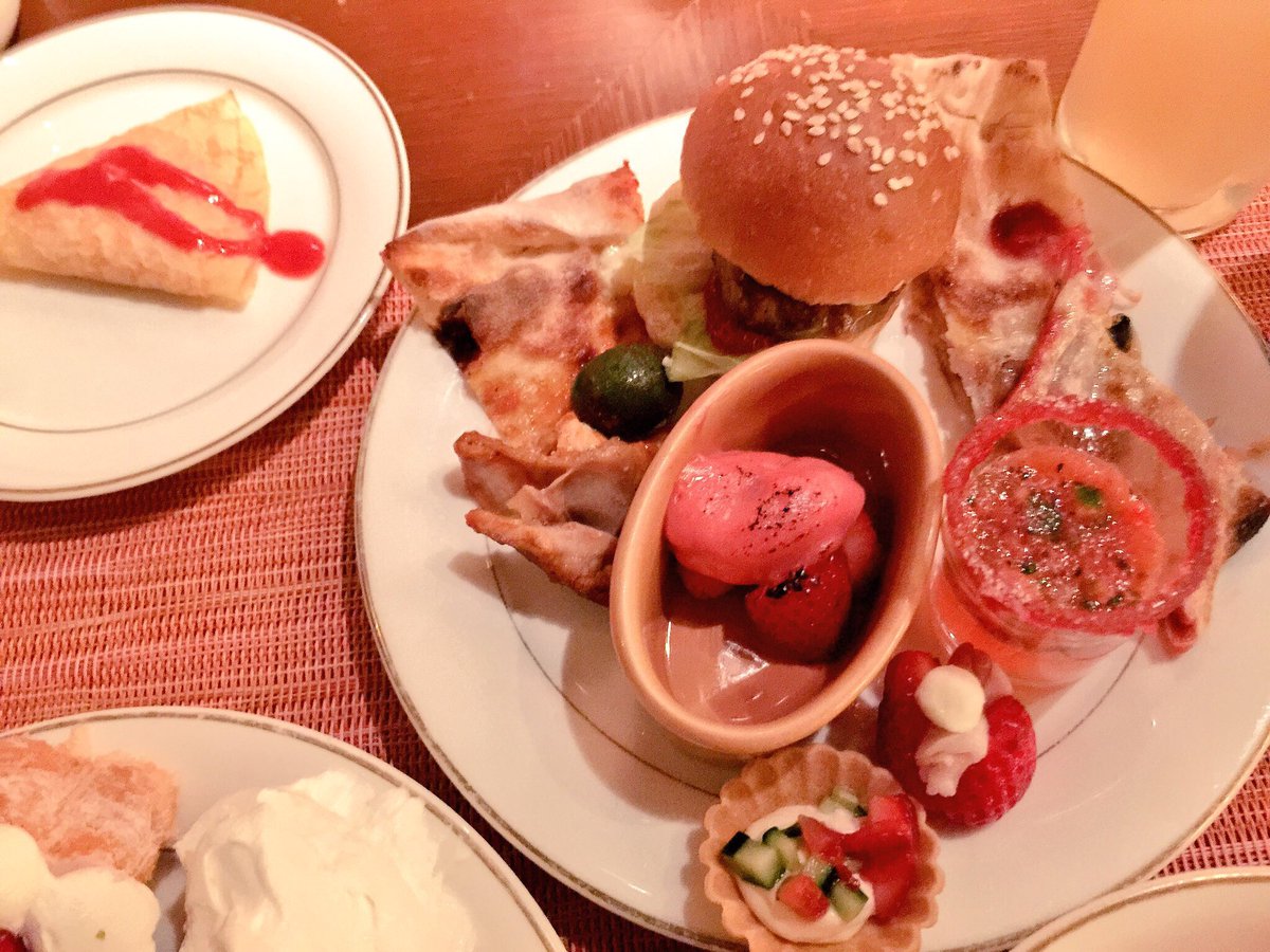 リッツカールトンのいちごブッフェに来ています♡ 