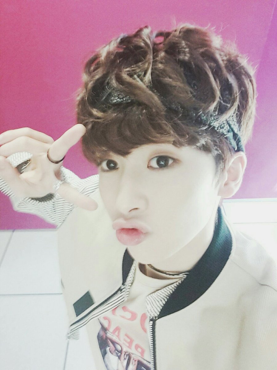 [#샤오] 멍멍 샤푸들입니다!!♡3♡ #쇼음악중심 집중해서 보면 #업텐션 이 짜잔~~!!!