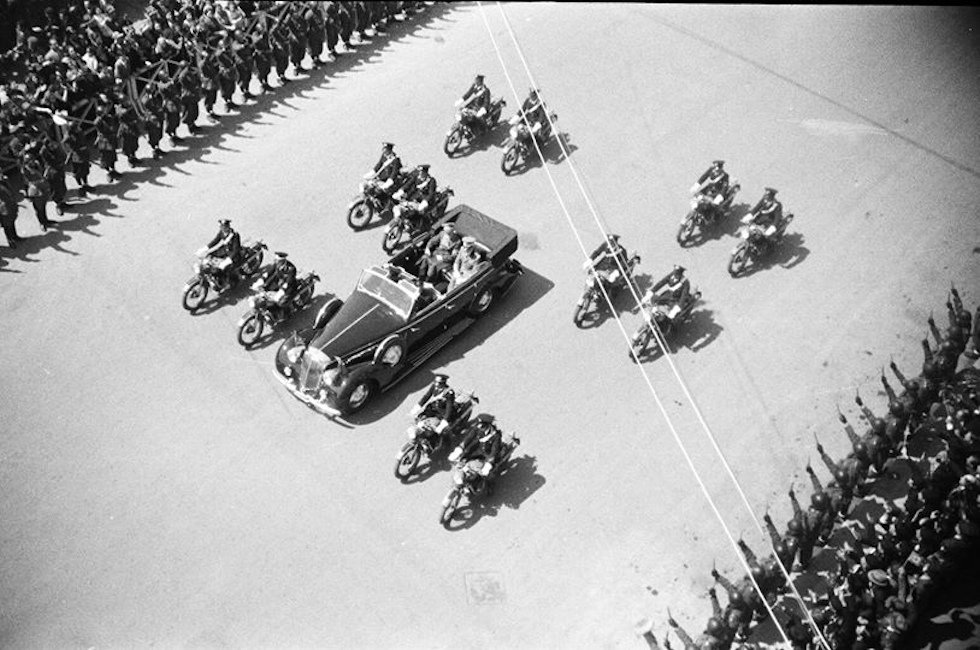 fotografiait's tweet photo. Fotografie italiane degli anni Trenta https://t.co/jv8hboT55Q #fotografia #photography @ilpost https://t.co/dtl6DIm00v