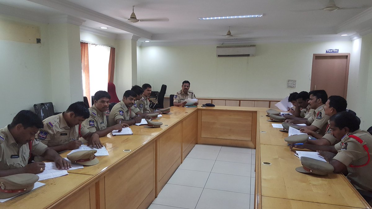 acpgopalapuram's tweet photo. KPI Verticals Monitoring and review meeting with Investigation staff (SIs/DSIs) of GOPALAPURAM Division at 12.30 PM. https://t.co/Gfp1TVPXs9