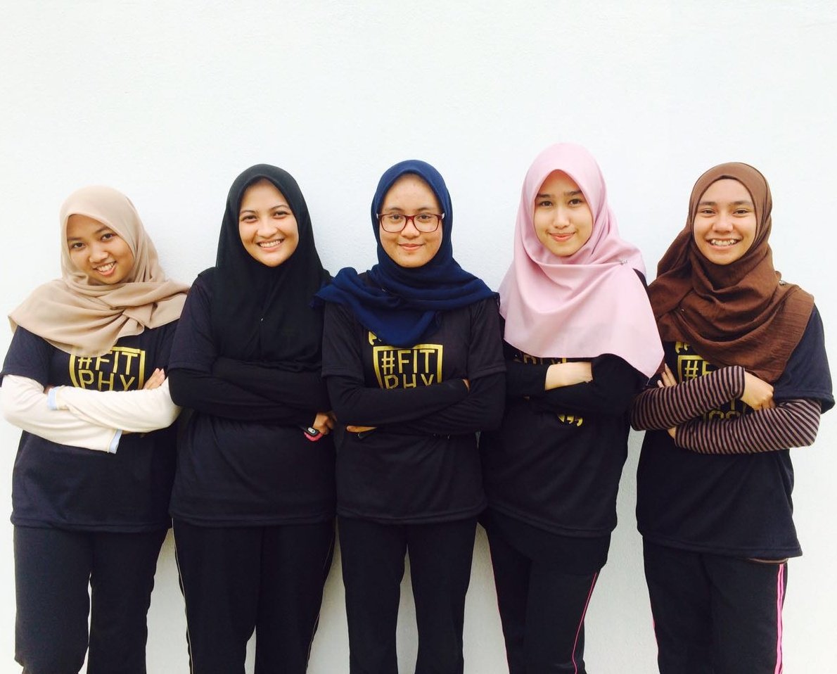syikaaaaa's tweet photo. Team paling power #takkecewa 😂😂😂 #fitphysics https://t.co/01XZE3mCFN