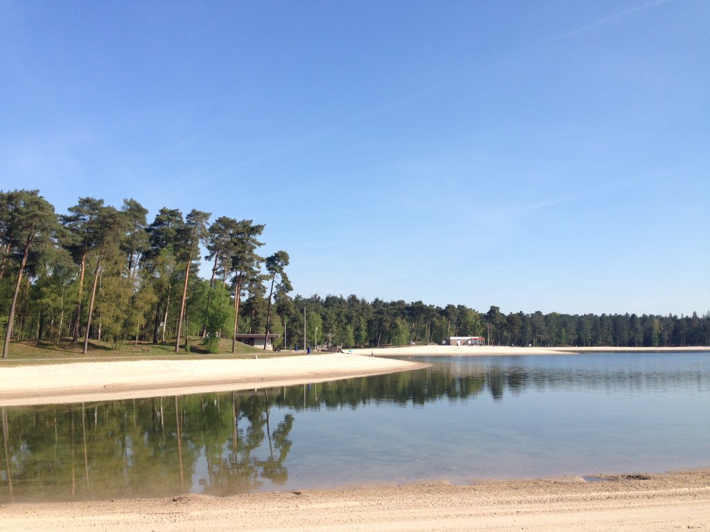 In de auto naar het #henschotenmeer was het 20 graden☀️. De eerste #zwemmers al gezien #zonopzononder #weer