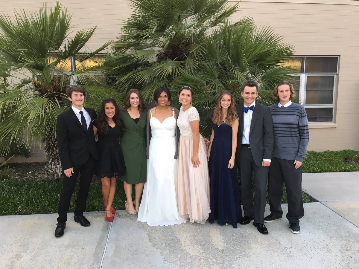KianiTausala's tweet photo. #ldsprom #stillgettingdown https://t.co/gzbriOjGkP