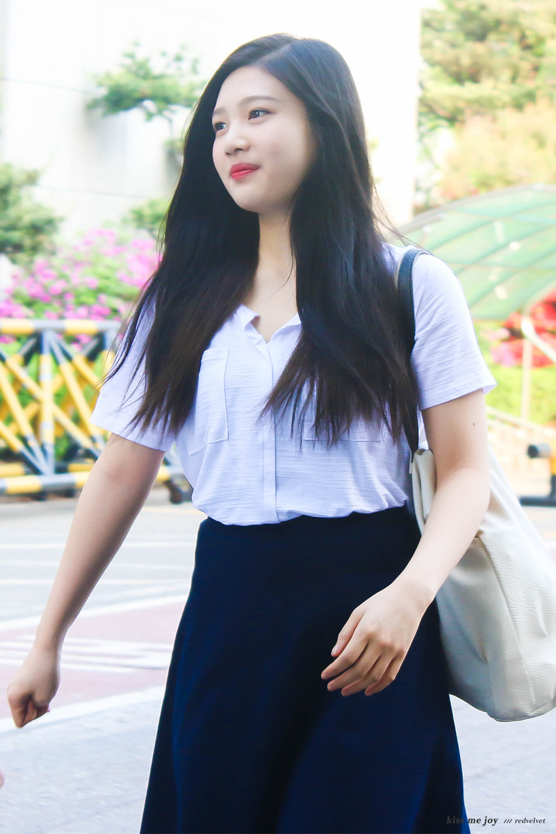 timeto_Joy's tweet photo. 150501 뮤직뱅크 출근 #조이 https://t.co/wWon9fk93M