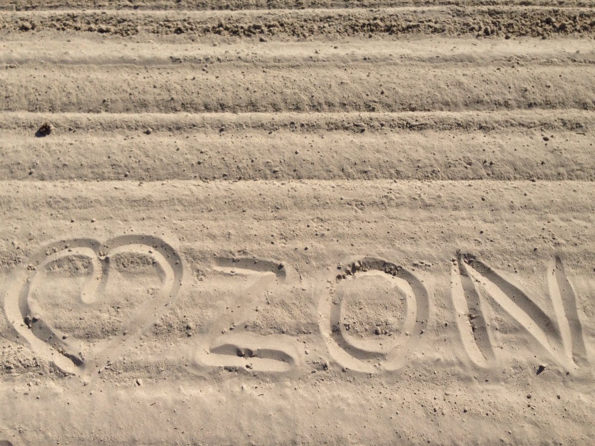 Eerste familie ruzies al gehoord, gaan altijd over zand op handdoek. Haha.Geloof je toch niet! #henschotermeer #weer