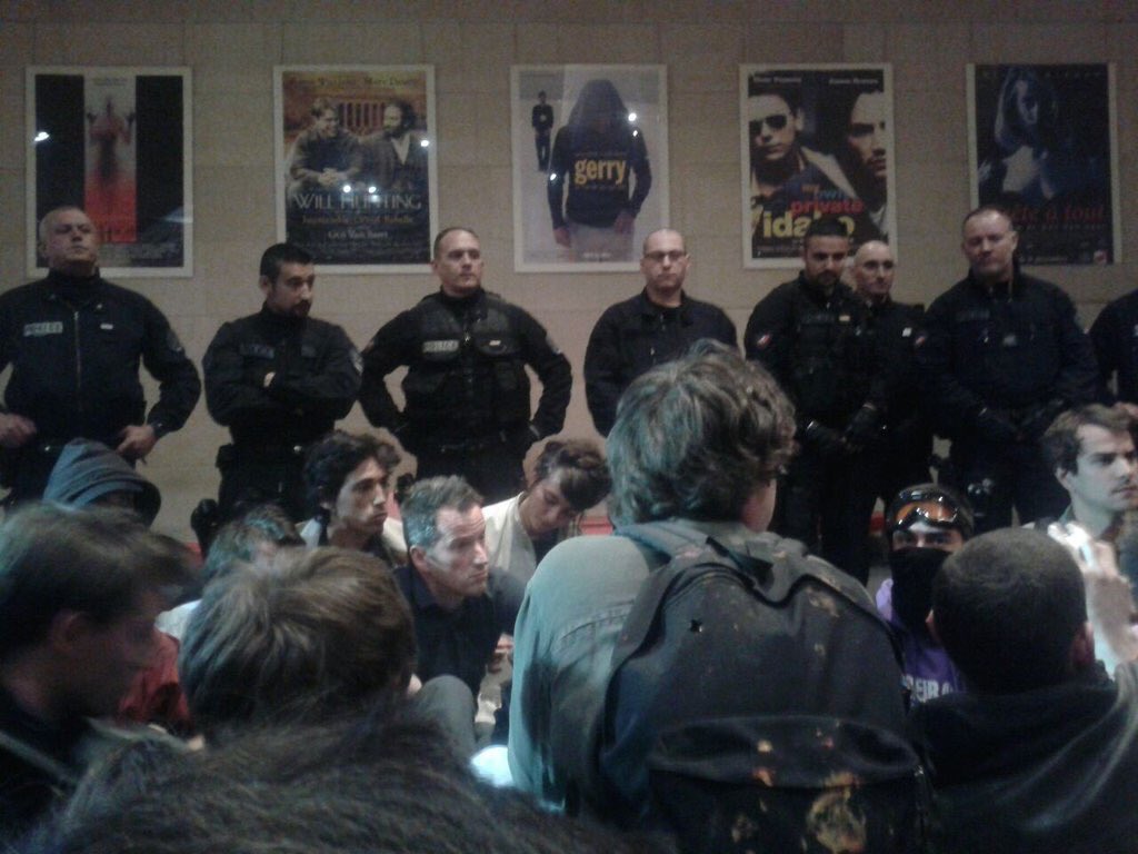 #cinematheque > 50aine de ps délogées par la #police via <a href="/RaphaelGeorgy/">Raphaël Georgy</a> #NuitDebout #LoiTravail #intermittents