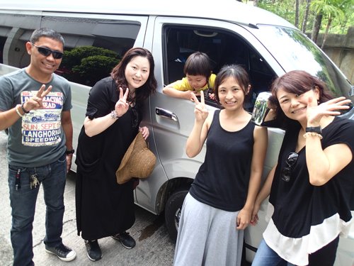 2階のスイートルームに滞在のお客様。うちのスイートはテラス付きなので夕焼け見ながらビールが最高！！