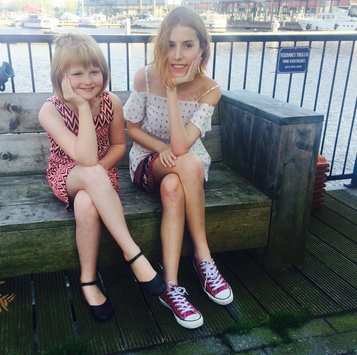 Onze nieuwe junior #ambassadeurs Amber en Sytske tijdens de #photoshoot ☀️