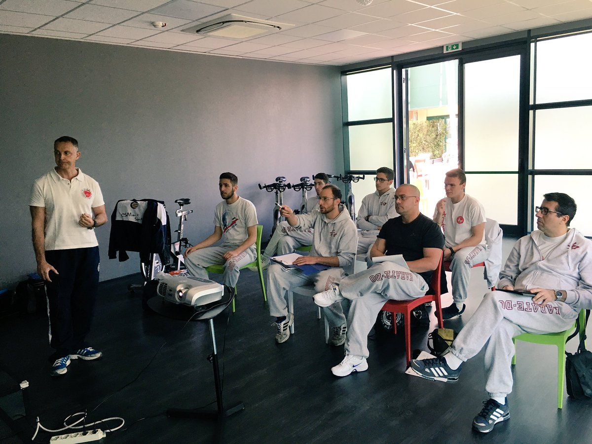AIKAM_WadoRyu's tweet photo. #CorsodiFormazione2016 #Karate #WadoRyu #AIKAM #Herbalife24 #Integrazione #UltimaLezione #Studenti #Allenatori https://t.co/RKxVOMFqYX
