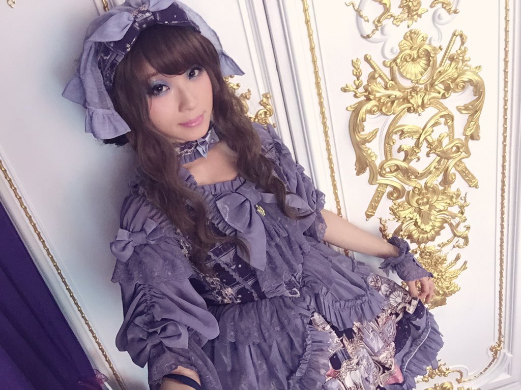 ChiuBasaragirl's tweet photo. @krad_lanrete Deep blue, but also a little bit purple. Love this Cinderella OP! https://t.co/aUm5f2zpiz