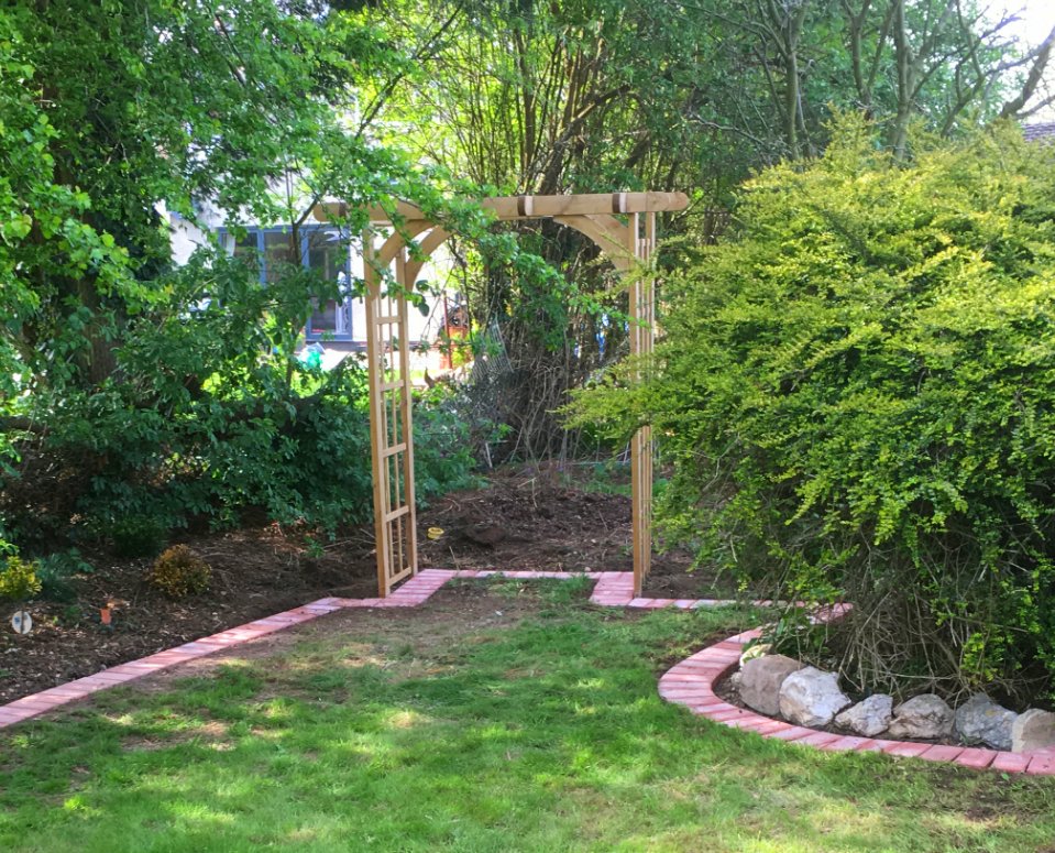 LH_Robinson's tweet photo. Pergolas &amp; arches aren't often requested by our clients, then two projects arrive in the same week. Here's the arch. https://t.co/IoJw1clnZZ