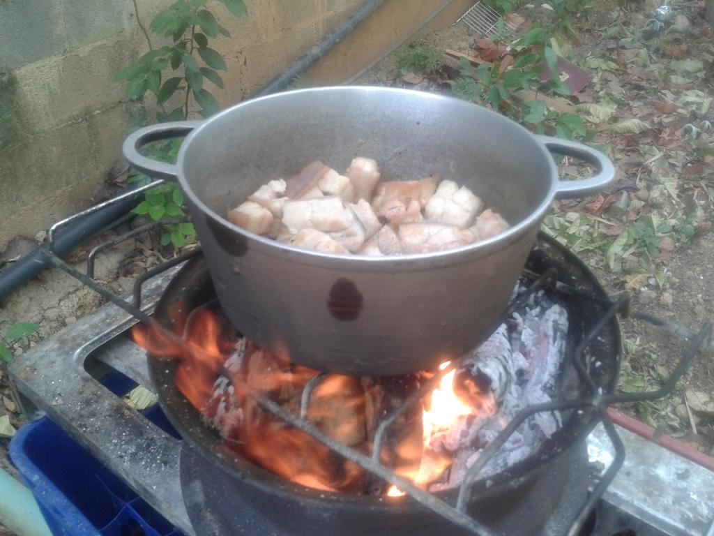 llermari's tweet photo. Desayunando tortillita palmeada y esperando los Cjicharrones ya casi estan https://t.co/0Aqnpanq7U