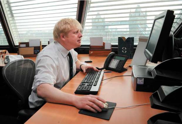 GeneralBoles's tweet photo. Boris deleting his browser history before Sadiq moves in #LondonMayoralElection https://t.co/tJLdGComAP