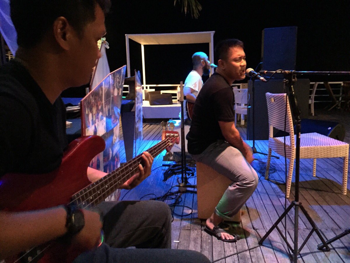 Entertainment from anak-anak LB, The BEATMORE, AYUN &amp; YOGI, AGUNG.... 🎙🍷