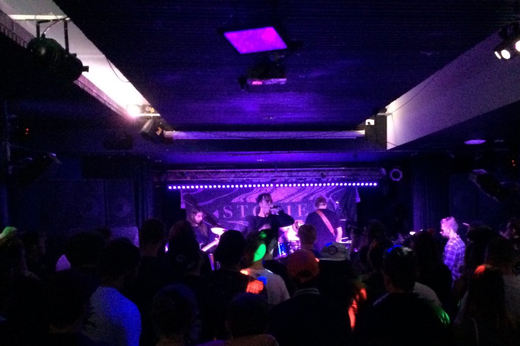 doctormcdougall's tweet photo. Seeing those @storiesau gents tear shit up, supported by my (kinda) brother-in-law's band Ten Years Too Late. https://t.co/vpHptAKXih