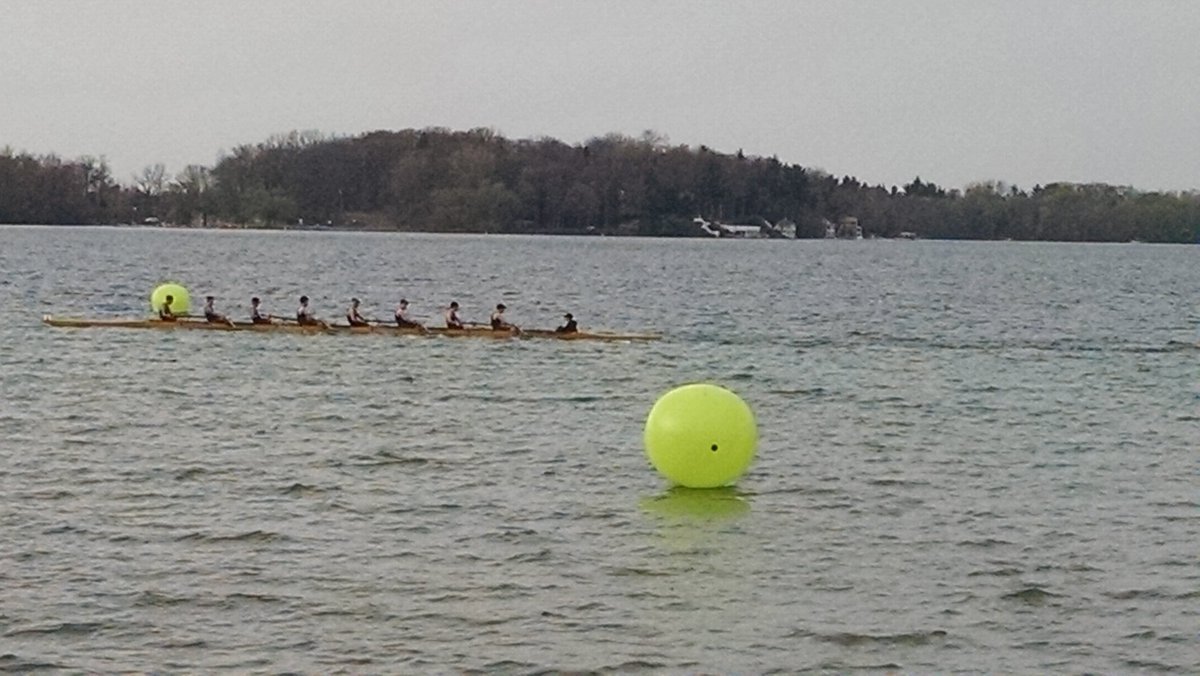 <a href="/SIHSRowing/">SIHS Rowing</a> 1F8 crossing the finish line helped by the @SIHSVGoldHockey powered seat 3. <a href="/Philipollie27/">Philip Ollie</a>