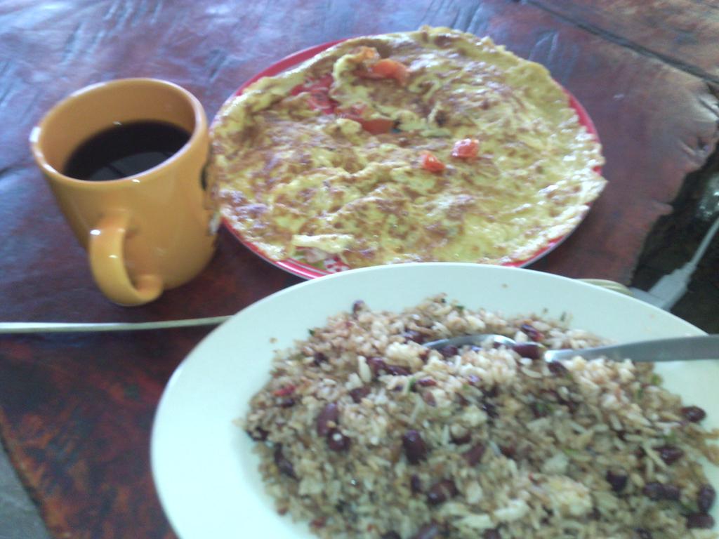 llermari's tweet photo. Esto solo.en Bar y Restaurant DondeMemo entre Turrubares y Orotina Las mejores bocas comida casera https://t.co/iTk5iMC24J