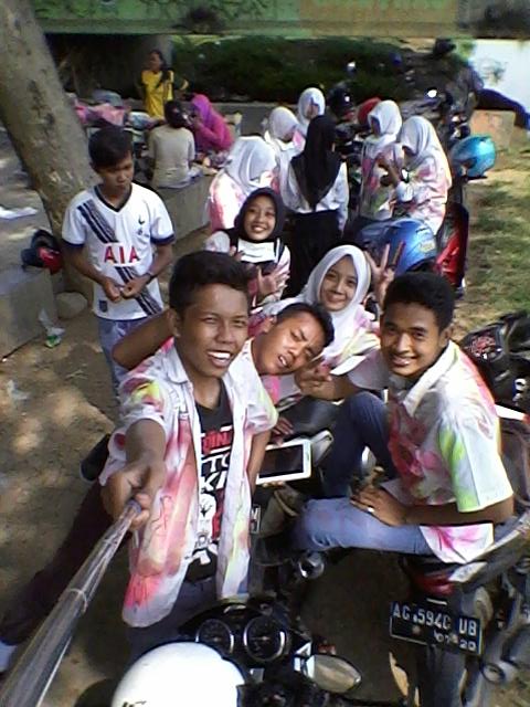 setya_aries's tweet photo. Habis konvoi... #lulus2016 https://t.co/YPoLW2XGDK
