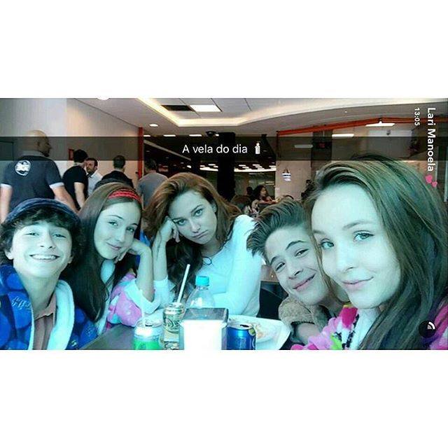 MariaPinna_Ofc's tweet photo. Kkkkkk @LarissaOF348812 @Joao0fcguiAvila  @Euu_Mharessa https://t.co/MWX506ZHYt