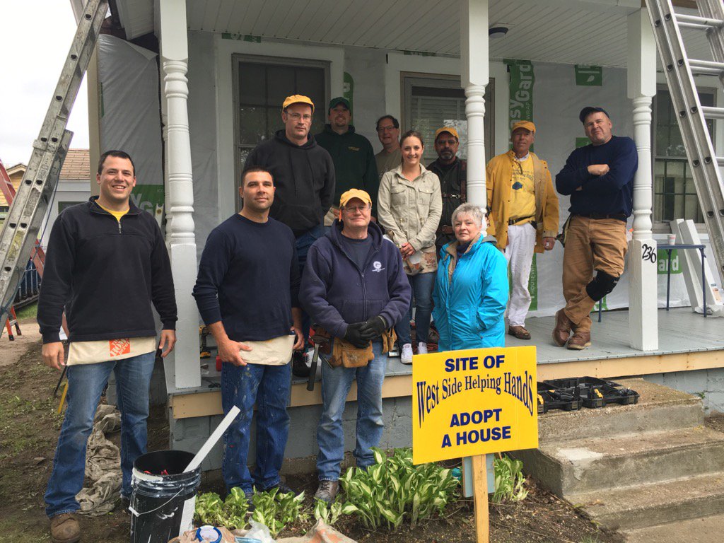 my01089's tweet image. Adopt a House - West Side Helping Hands volunteers hard at work at Norman Street. @MayorReichelt