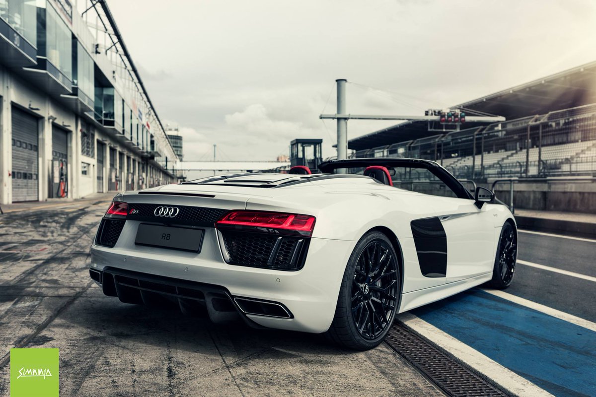 AudiOfficial's tweet photo. Bright color, dark tire marks. #Audi #R8Spyder 📷 @simninja https://t.co/R6ixOlUG9G