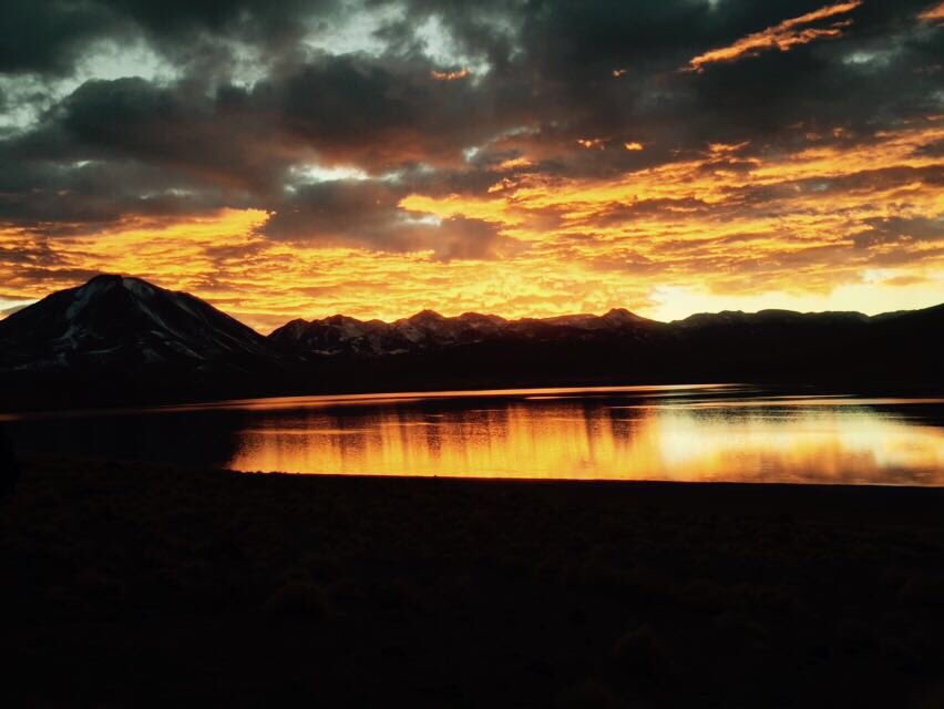 TurismoGrado10's tweet photo. Amaneciendo en la Laguna Miscanti #sanpedrodeatacama #chile Que tengan un excelente fin de semana! https://t.co/nL1yMCzONd