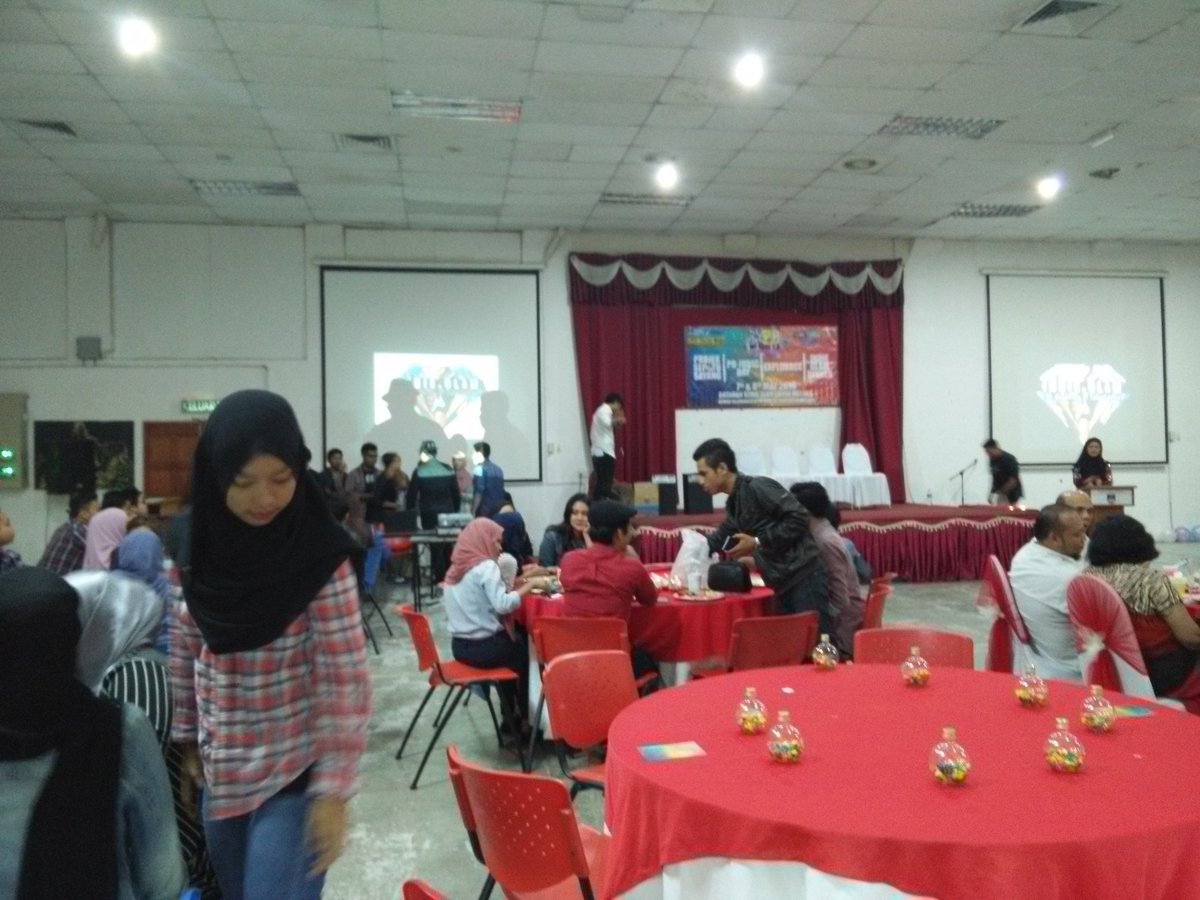 IPRMSA's tweet photo. Now happening, indie glam dinner ✨. Look at that happy face. Enjoy yourself people! #prwecare #prwecare2x0 https://t.co/Db8oaH0Qbt
