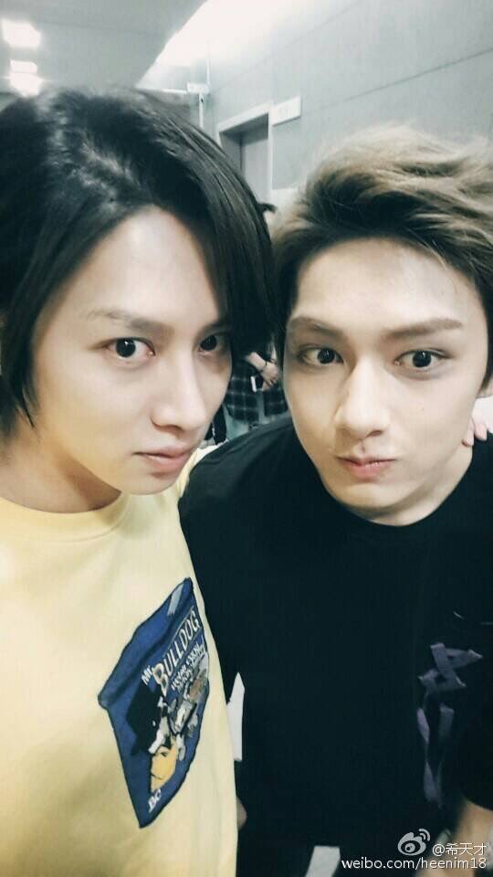 Bbxaaa_choi's tweet photo. ฮีชอล: 'ตอนเจอกันครั้งแรกก็คิดว่าทำไมถึงได้หล่อขนาดนี้นะ อ๋อออ..เพราะว่าเหมือนผมนี่เอง..' 55555555555 /เกลียดแคปชั่น https://t.co/fNdfkVde7C