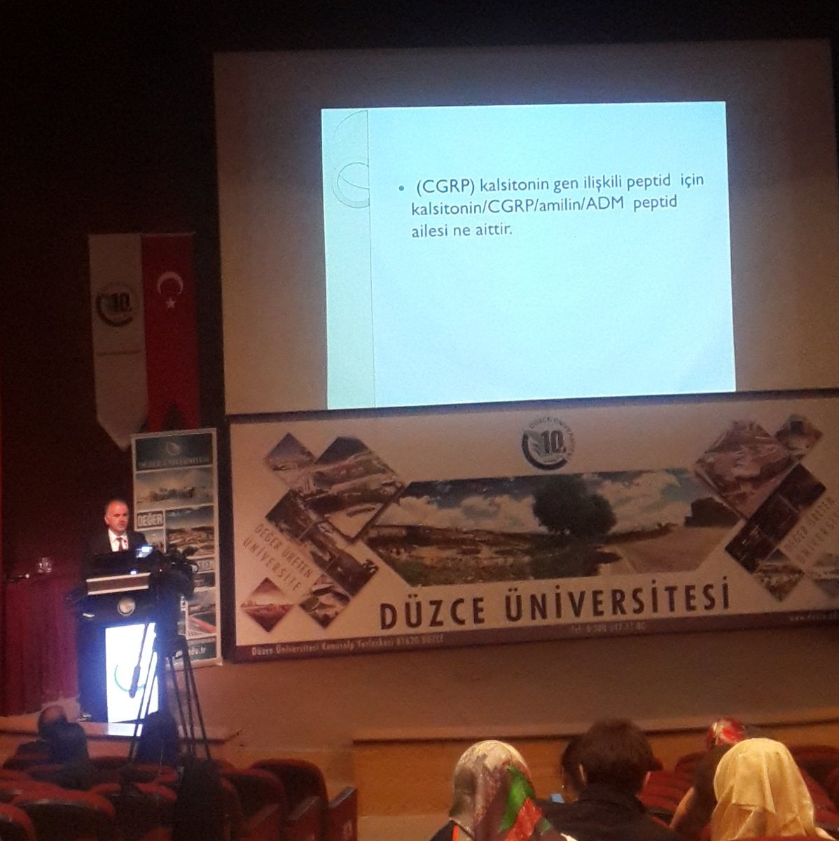 Son oturumumuzun başkanı Prof. Dr. Şerif Demir'in Migren konulu sunumu başladı ✌

#dutab2016