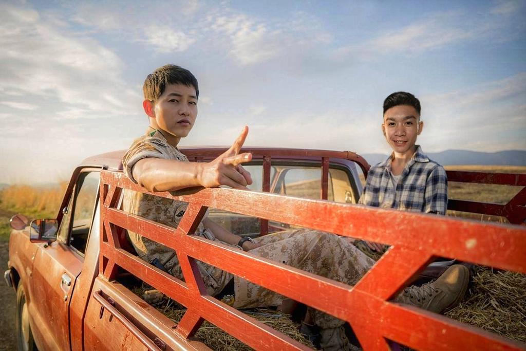 bom_exoL's tweet photo. เรารักเธอ ยูชีจิน ให้ฉันเป็นหมอคังเถอะนะ!! #DescendantsOfTheSun #ชีวิตเพื่อชาติรักนี้เพื่อเธอ #SongJoongKi #ยูชีจิน https://t.co/MaaqHFSdEm