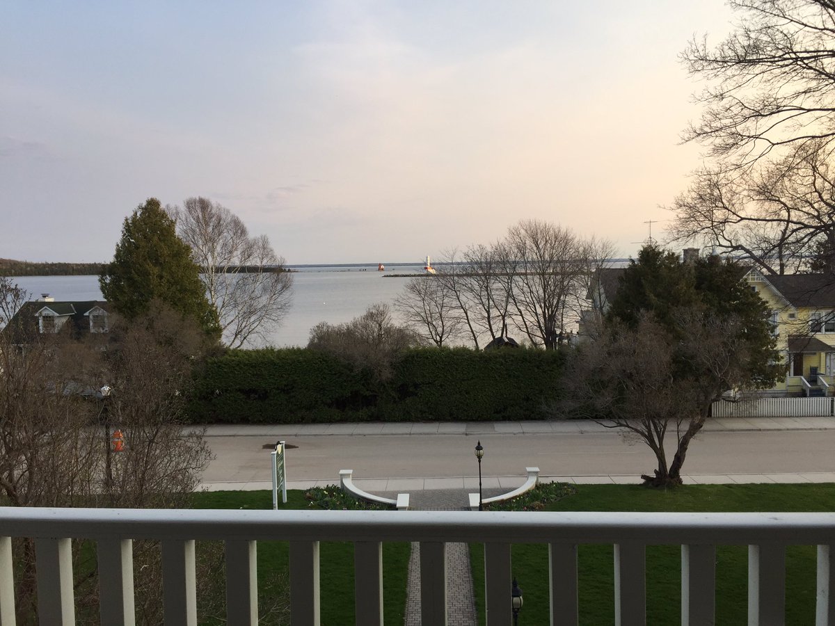 HarbourViewMac's tweet photo. We are open and buzzing! Had to stop and take in the view from our veranda! #harbourviewinn #makeitmackinac https://t.co/Xaoys0N0WC
