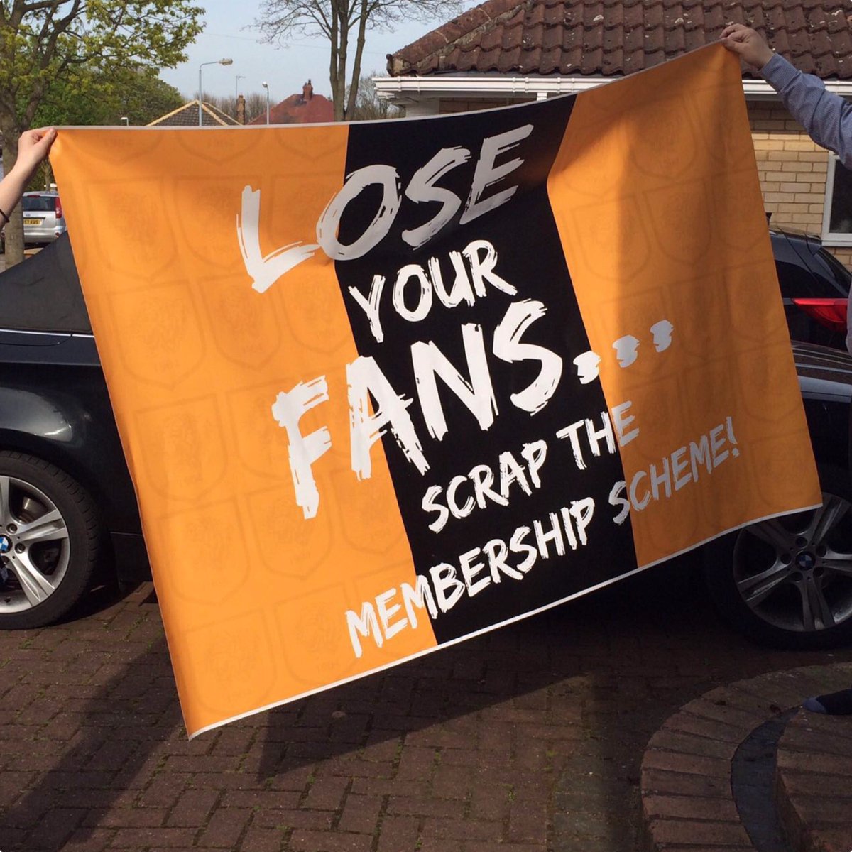 @HullCityST If anyone would like a photo with the banner then I'll be at west park gates from 11:30 for abit #hcafc