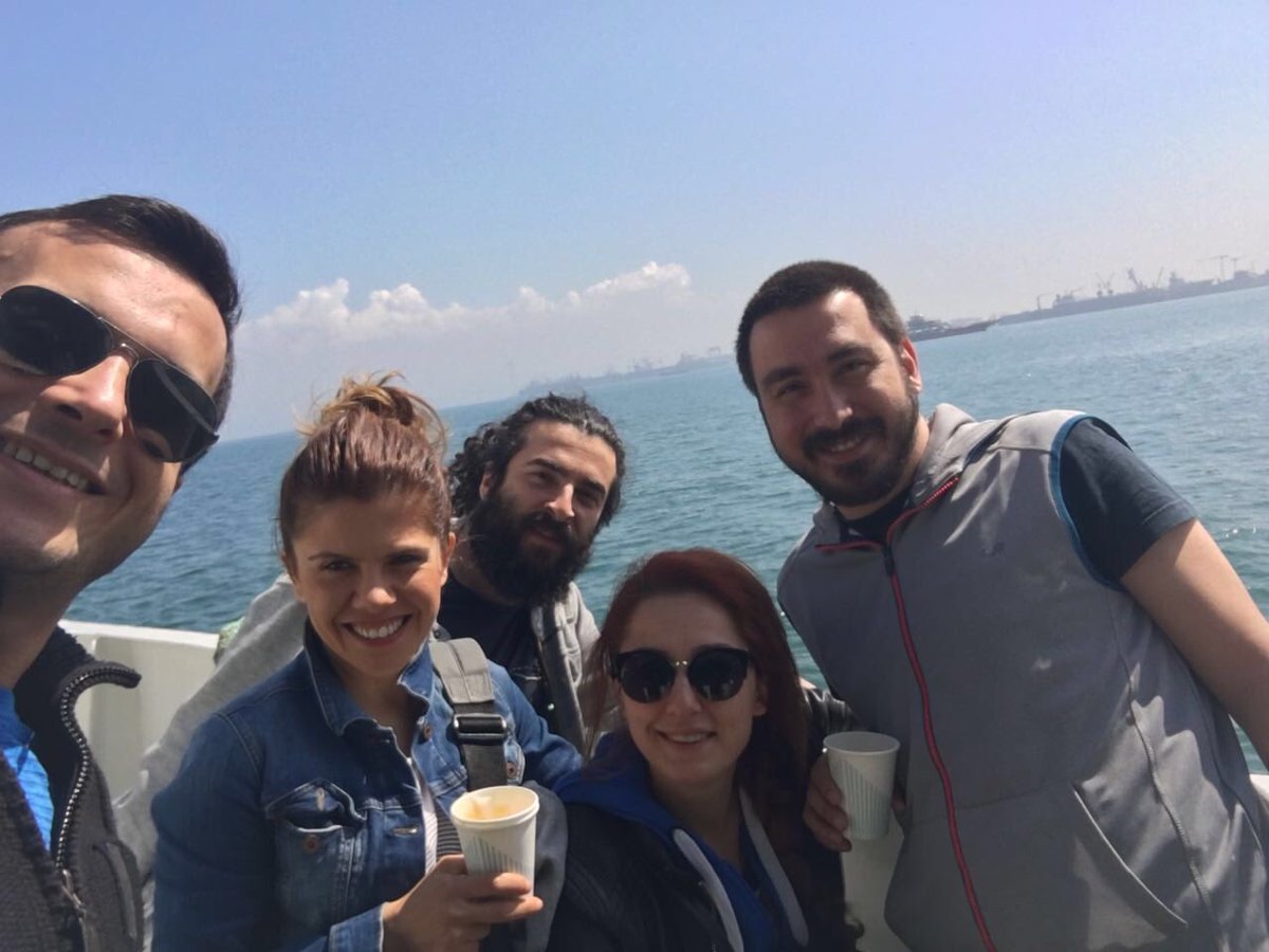 Ege Universitesi Tiyatro Festivali'nde sergileyecegimiz #pandalarinhikayesi oyunu icin Izmir yolundayiz....