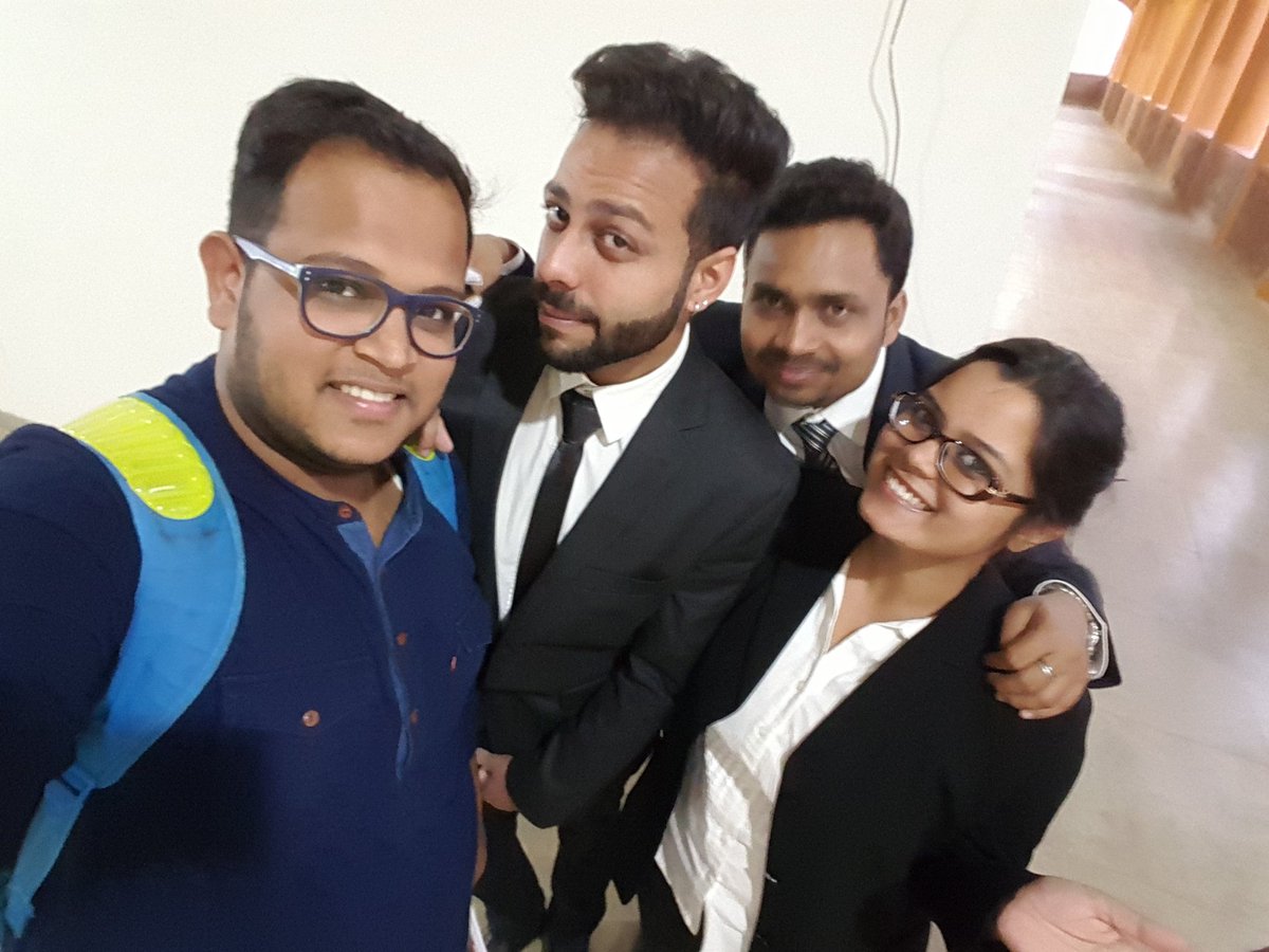 PulkitPMittal's tweet photo. #PresentationDays #Formals #friendsforever #LifeAtSSU @SriSriU @nishajain0510 @mohit2020kumar @TusharM08 https://t.co/JSpOWxxgik