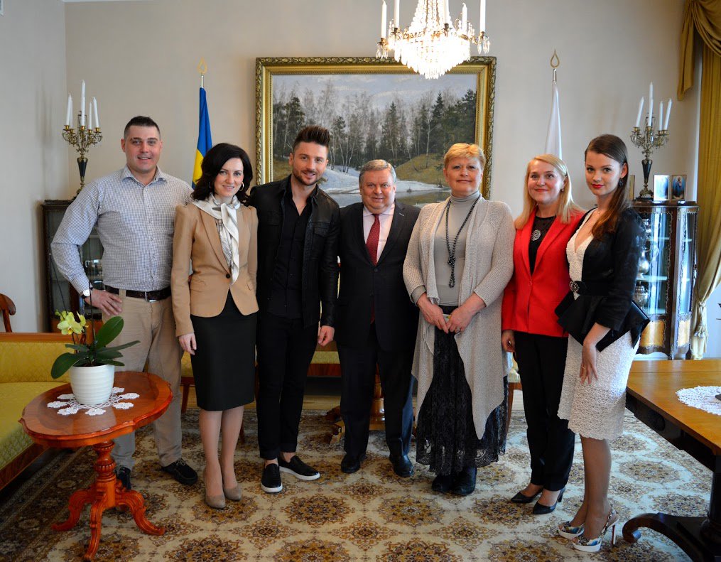 RusEmbSwe's tweet photo. Rysslands Ambassadör i Sverige Victor Tatarintsev och @sergeylazarev #eurovision2016 #Eurovision @Eurovision https://t.co/P2zxMRFSb1