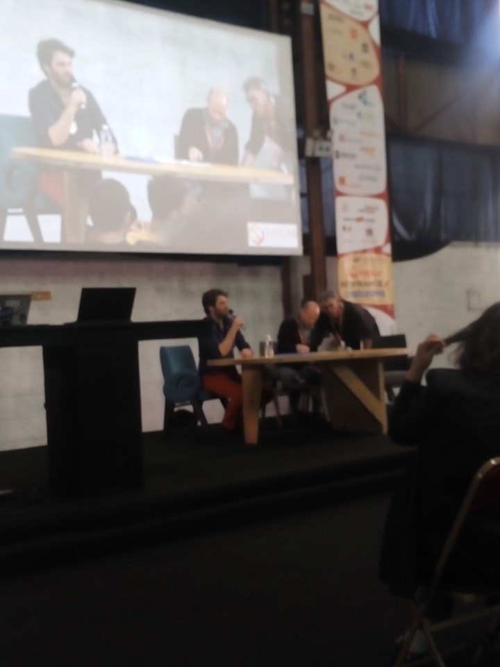 Ubuntusway's tweet photo. Bio hacker space on hack le temps avec la paillasse https://t.co/pGGADvqB1u