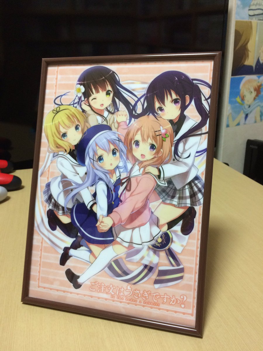カイト はるかさんのクリアファイルの飾り方をローソンコラボのごちうさのクリアファイル で試そうとしたらa4の額縁に収まらなくて どうしたらいいかわからないので なにか方法があれば教えてもらえませんか