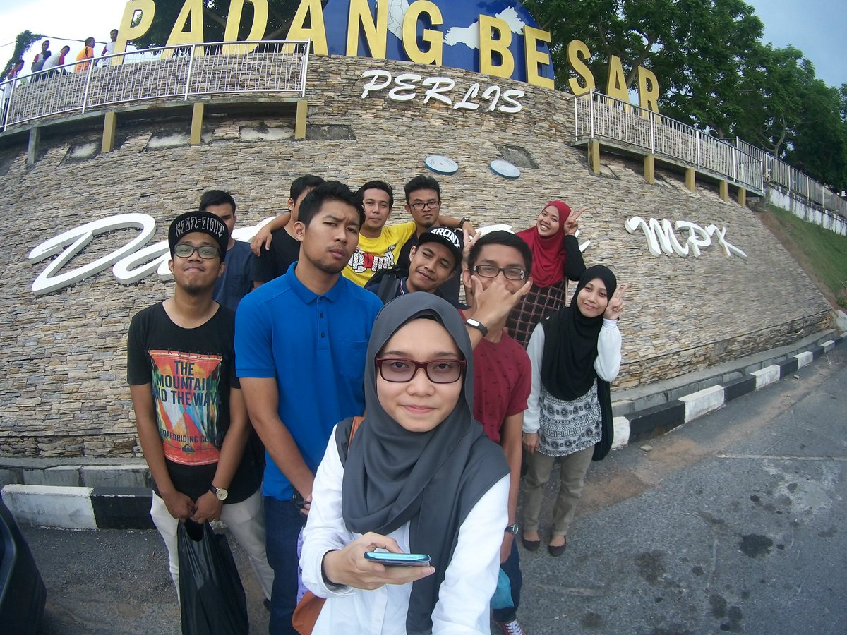 DaYaH_SeLaMaT's tweet photo. Padang besar checked 😉
#friendsforbenefit https://t.co/WLZ9d5sDTC