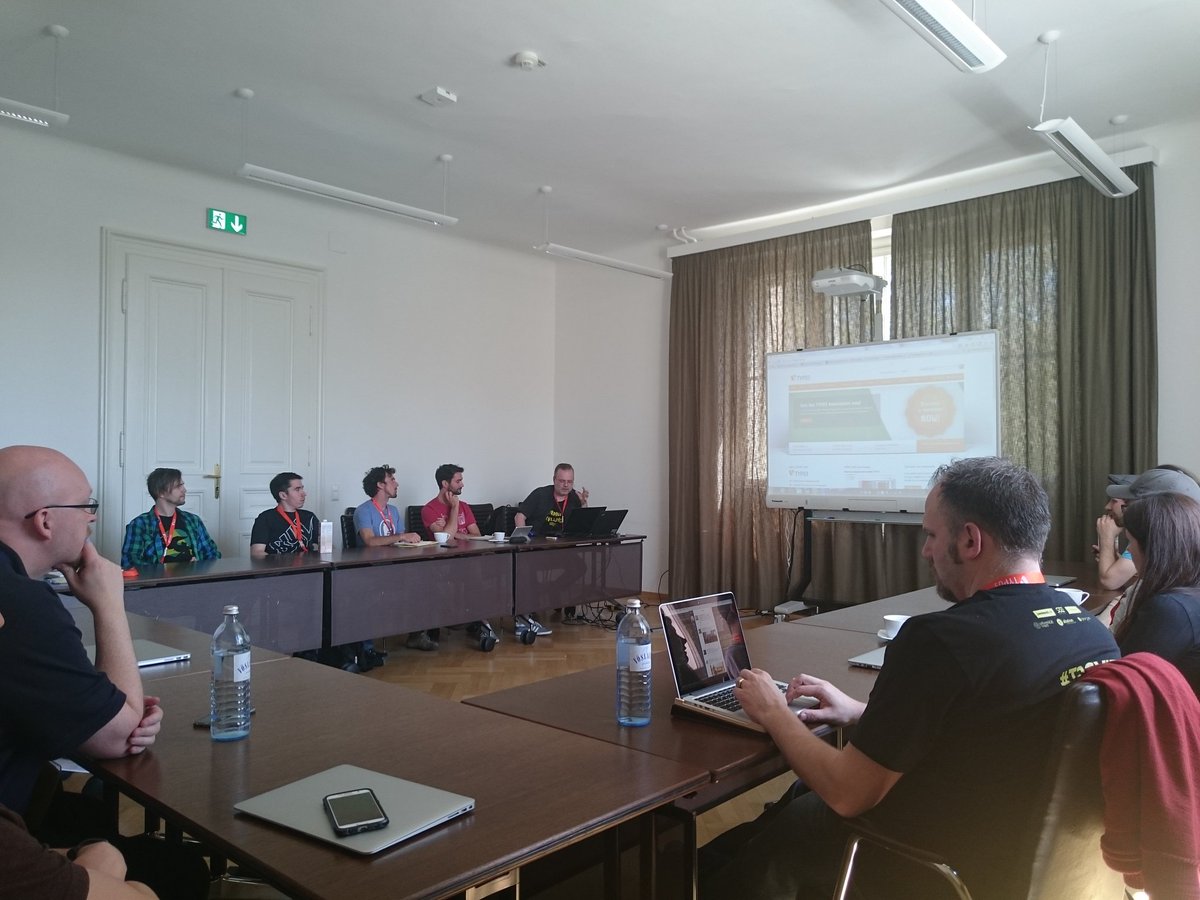 PetraCyber's tweet photo. Beginner session in room #plan2net with #bunnyfield #t3cvie https://t.co/aqEbawqUNJ