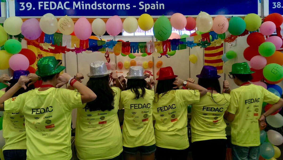 FEDACHorta's tweet photo. L'equip de robòtica FEDAC Mindstorms dóna les gràcies als patrocinadors @kids_us @rompoda   @flloec @twtFEDAC https://t.co/6GqAEQ7OKV