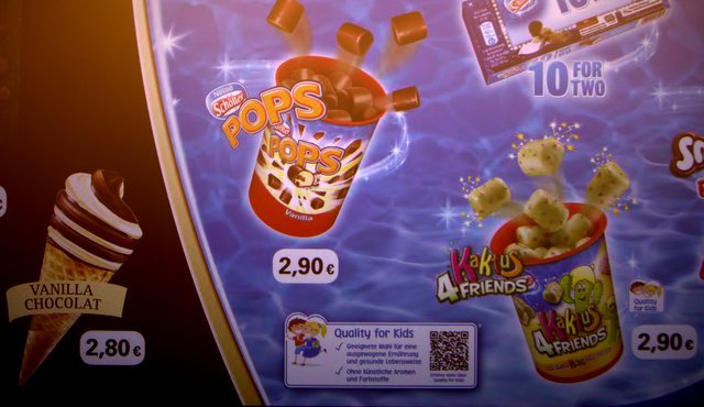 Naturschutz_MW's tweet photo. @foodwatch_de @foodwatch_de Kino-Fundstück: Werbung fuer Gesunde Ernährung a la #qualityforkids #wft :-( https://t.co/8dAQAxijMS