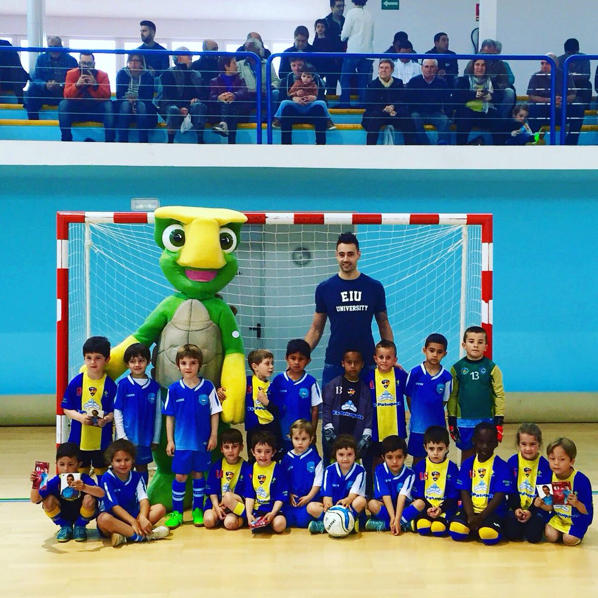 PacoSedano28's tweet photo. Buen rato agradable hemos pasado con los niños de Sant Lluís! #painmeeting #sinedoloreworldpark @EIU_University https://t.co/QB6IrFPiwv