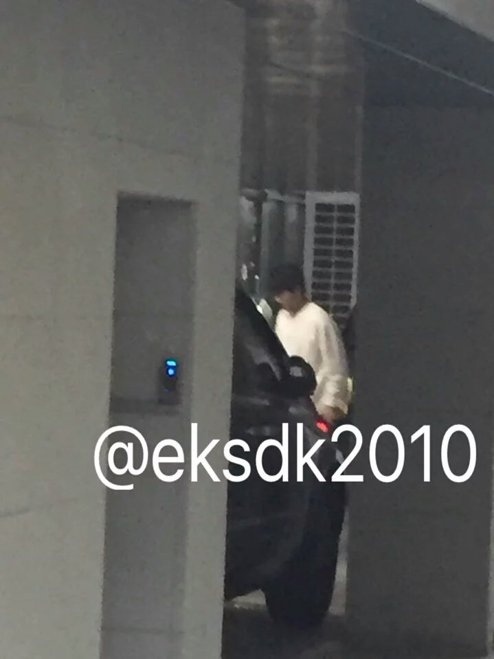 nwhbaby91's tweet photo. WOOHYUN ARRIVED AT WOOLLIM BUILDING 😍😍😍😱😱 https://t.co/ZFn4qpVeRB